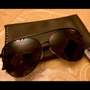 Quay Vivienne Sunglasses in Black/Smoke